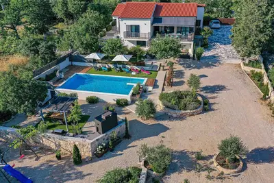 Image de Superbe maison à Sibenik avec jacuzzi