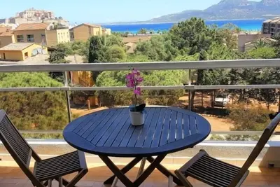 Studio Vue mer Climatisé avec terrasse Calvi