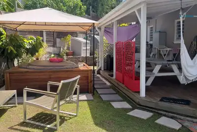 Image de Beau F2 à la Villa Didi, vue mer, clim, spa, piscine, jardin, bateau