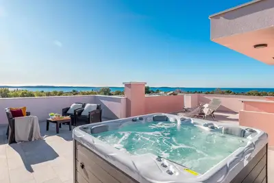 Image de Belle maison à Fazana avec jacuzzi
