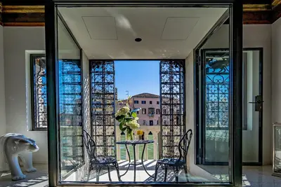 La Loggia Grand Canal