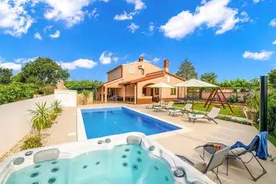 Image de Superbe maison Ă Marcana avec jacuzzi