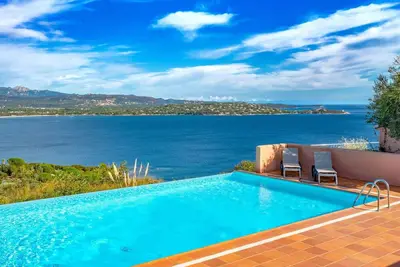 Image de Agréable appartement avec Wifi, piscine, climatisation, Tv, terrasse, vue panoramique et parking