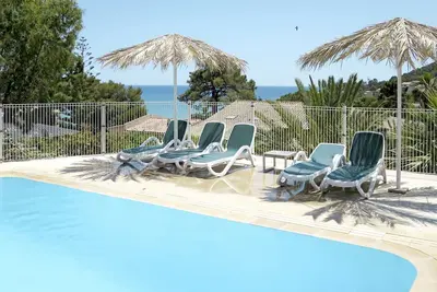 Image de Belle maison de vacances avec piscine, climatisation, Wifi, Tv, terrasse et parking