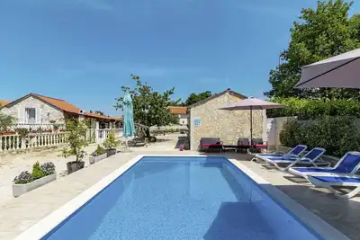 Image de Maison de vacances privée avec Wifi, piscine privée, climatisation, Tv, terrasse, parking