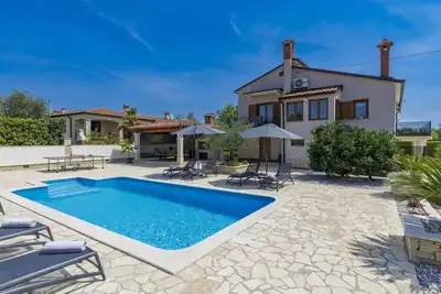 Maison de vacances privée avec piscine privée, Wifi, bain à remous, climatisation, Tv, terrasse