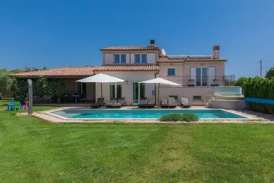 Image de Maison de vacances privée avec bain à remous, Wifi, piscine privée, climatisation, Tv, terrasse