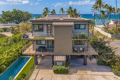 Image de New Maui Beach House - Sur l'eau