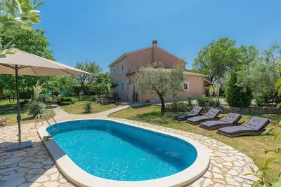 Image de Maison de vacances privée avec Wifi, climatisation, bain à remous, piscine privée, Tv, terrasse