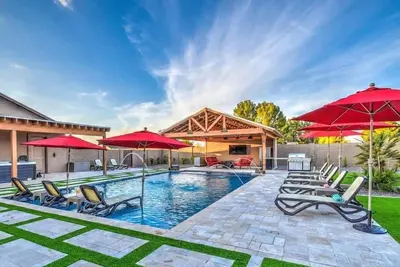 Image de Nouvelle PROPRIÉTÉ! Espace EXTÉRIEUR Incroyable, Piscine \/ Spa CHAUFFÉ, 5bd, \/ 4ba, Dormons 15