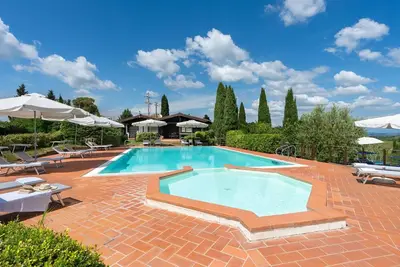 Image de Appartement avec Wifi, climatisation, piscine, Tv, véranda, vue panoramique, près de San Gimignano