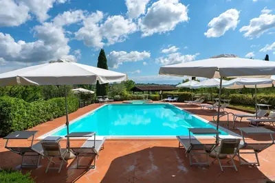 Image de Appartement avec climatisation, Wifi, piscine, Tv, véranda, vue panoramique, près de San Gimignano
