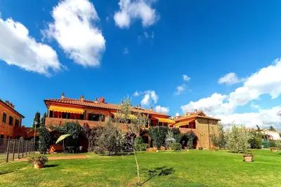 Image de Appartement avec Wifi, piscine, climatisation, Tv, véranda, vue panoramique, près de San Gimignano
