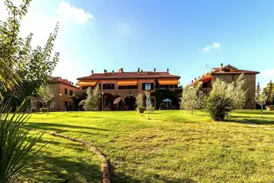 Image de Appartement avec Wifi, climatisation, piscine, Tv, patio, vue panoramique, près de San Gimignano