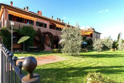 Image de Appartement avec climatisation, Wifi, piscine, Tv, véranda, vue panoramique, près de San Gimignano