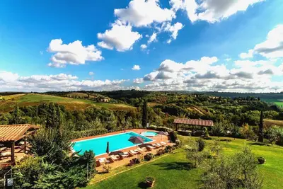 Image de Joli appartement avec Wifi, climatisation, piscine, Tv, véranda et parking, près de San Gimignano