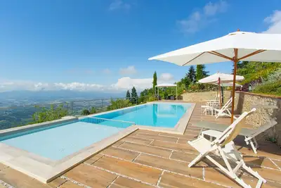 Image de Villa / Independent home à Lucques avec 3 chambres à coucher, 5 couchages