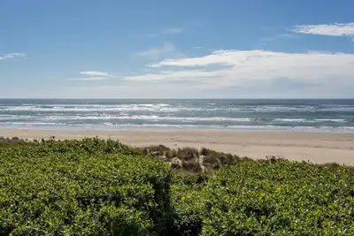 Image de Ocean Front Home à South Beach! Près de Newport! Dog Friendly! Jacuzzi! Nuit gratuite!