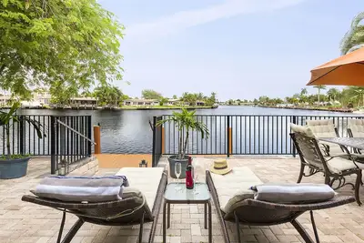 Image de Maison 3 chambres / 3 salles de bain canal large ouvert avec piscine et jacuzzi