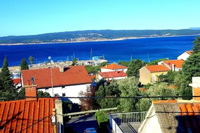 Image de grande maison de ville près de la plage et de la mer