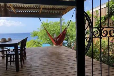 Image de Sol Patch Ă Jeremi # 2: une maison d'hĂ´tes en bord de mer avec vue sur les CaraĂŻbes.