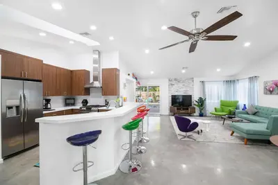 Image de Palm Springs getaway - mid century home w/ saltwater pool & mountain views