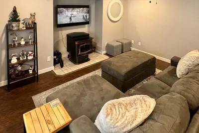 Image de Close To Town, Quiet, Private & Tons of Parking + Dog Friendly