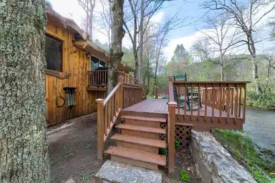 Image de Profitez d'une expérience de rivière intime à seulement quelques minutes du centre-ville de Helen, Ga!