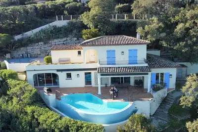Image de Superbe Villa Vue Mer Avec Piscine Dans Le Golf De St Tropez (classée 5 étoiles)