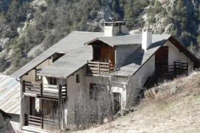 Image de Maison de caractère, située à l'entrée du parc régional du Queyras.