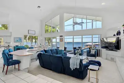 Image de Maison de luxe avec meilleure vue, meilleur quai, meilleur porche!