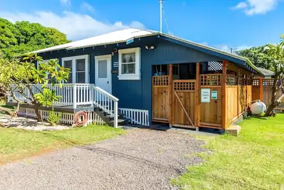 Image de Charmant Waimea Beach Cottage avec A / C à travers l'océan