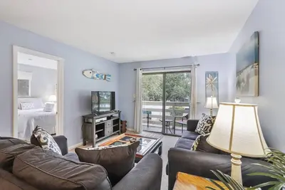 Image de ★ 5 étoiles Condo paisible ★ 7 min à pied de la plage