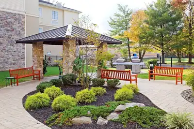 Image de Près du centre-ville de Philadelphie | Centre d'affaires ouvert 24h \/ 24 + piscine intérieure chauffée