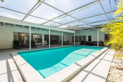 Image de Lido / St. Armand's Heated Pool home w / grill, 0. 6 mi to St. Armand's / à pied de la plage