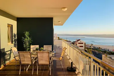 Image de Penthouse modern avec vue de mer et lagune, idéal pour votre famille!