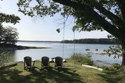 Image de Maison côtière contemporaine exquise: vues incroyables, couchers de soleil, kayak, natation