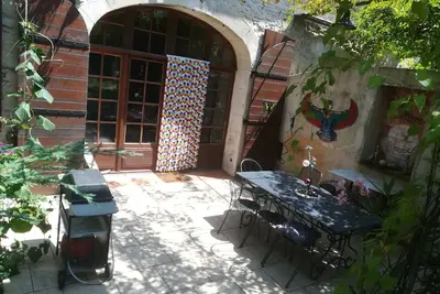 Image de Mas au calme en bordure de village, avec salon climatisé, petite piscine.