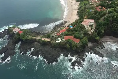 Maison de plage entièrement rénovée avec vue imprenable sur l'océan