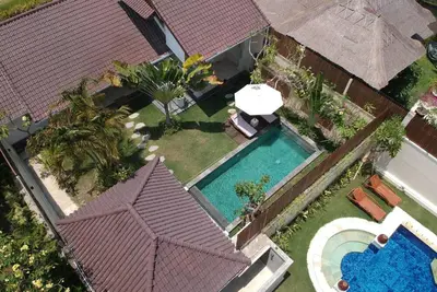Image de 5 minutes à pied de la plage-piscine privée Uma Lima 5br Villa