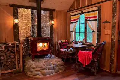 Image de Mt Hood’s historic Cedarwood Cabin