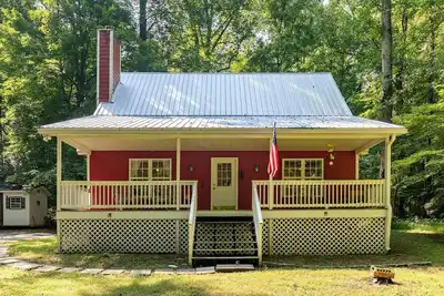 Image de Quiet cottage surrounded by trees, just minutes from Nashville
