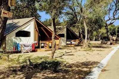 Image de Bungalow toilé 3 pièces 4 personnes Sans Sanitaires