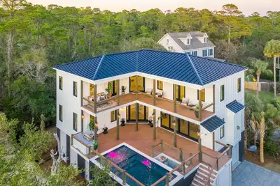 Image de Nouvelle maison de plage de luxe de 5 chambres avec piscine!