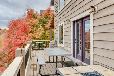Image de Venez profiter des vues Ă couper le souffle Ă Deja View Cabin