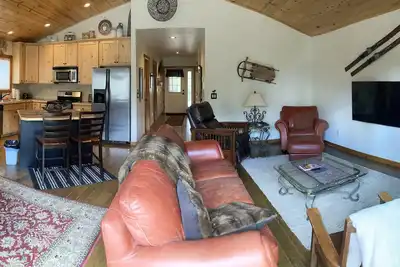 Image de Cozy Mountain Cabin 3 Bd 3 Ba with back porch near Rmnp entrance!