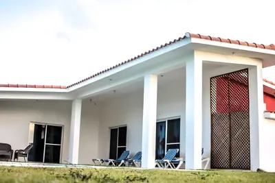 Image de Chambre King De Luxe Dans Villa Avec Piscine Près Des Plages
