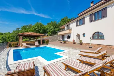 Image de Belle maison de vacances privée avec climatisation, piscine privée, Wifi, Tv, patio, parking
