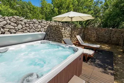 Image de Maison de vacances privée avec climatisation, Wifi, bain à remous, Tv, terrasse, parking