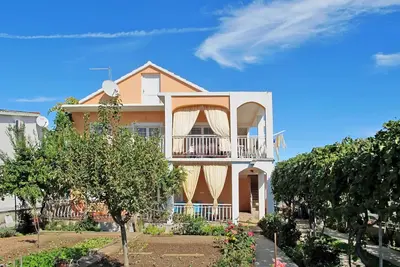 Image de Confortable appartement pour 7 personnes avec Wifi, climatisation, Tv, terrasse et parking